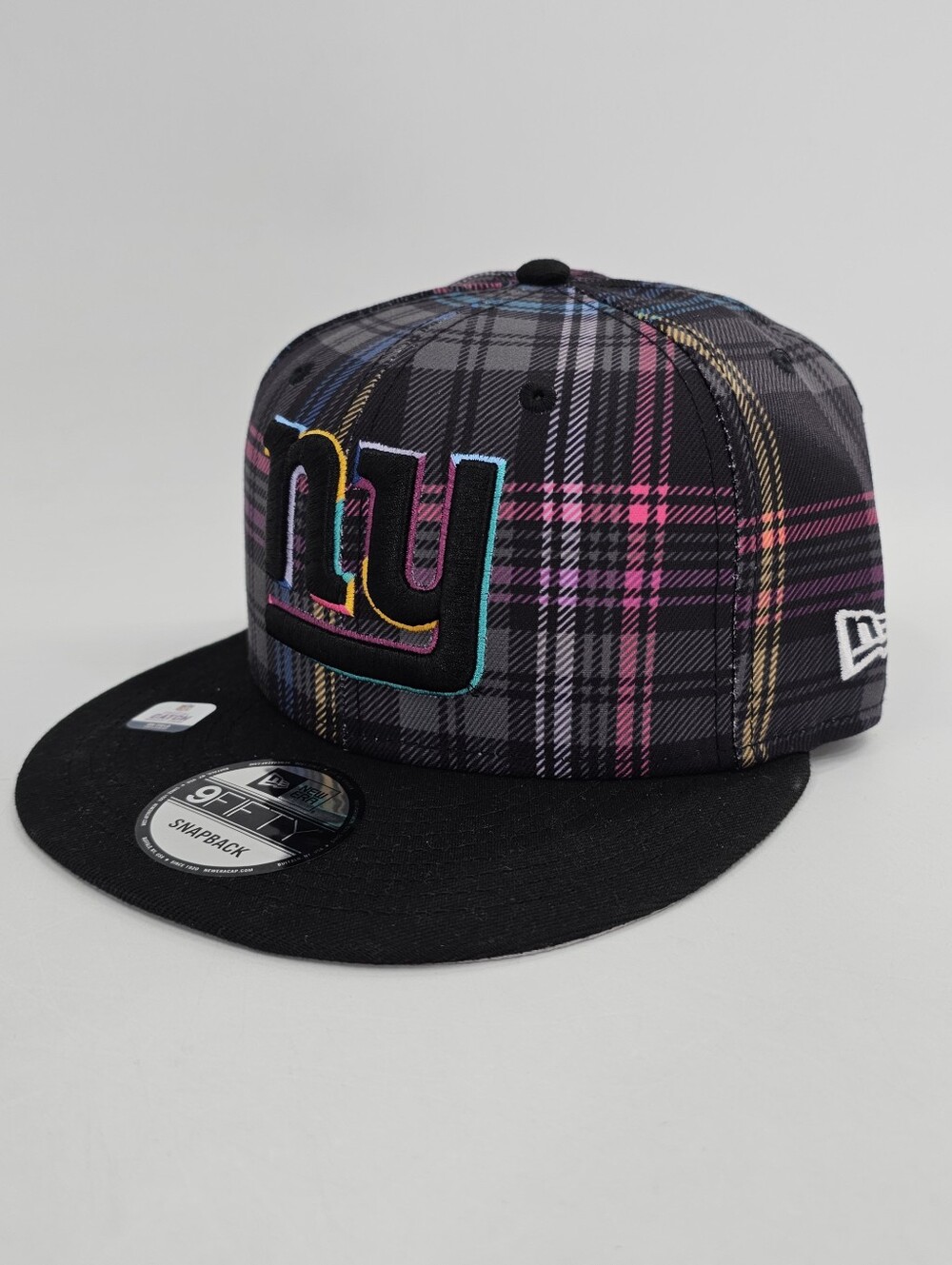 New Era 9Fifty NFL24 New York Giants Crucial Catch Intercept Cancer Tartan Cap